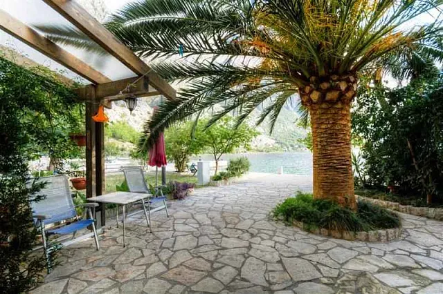 Stone house for sale on the front line in Kotor